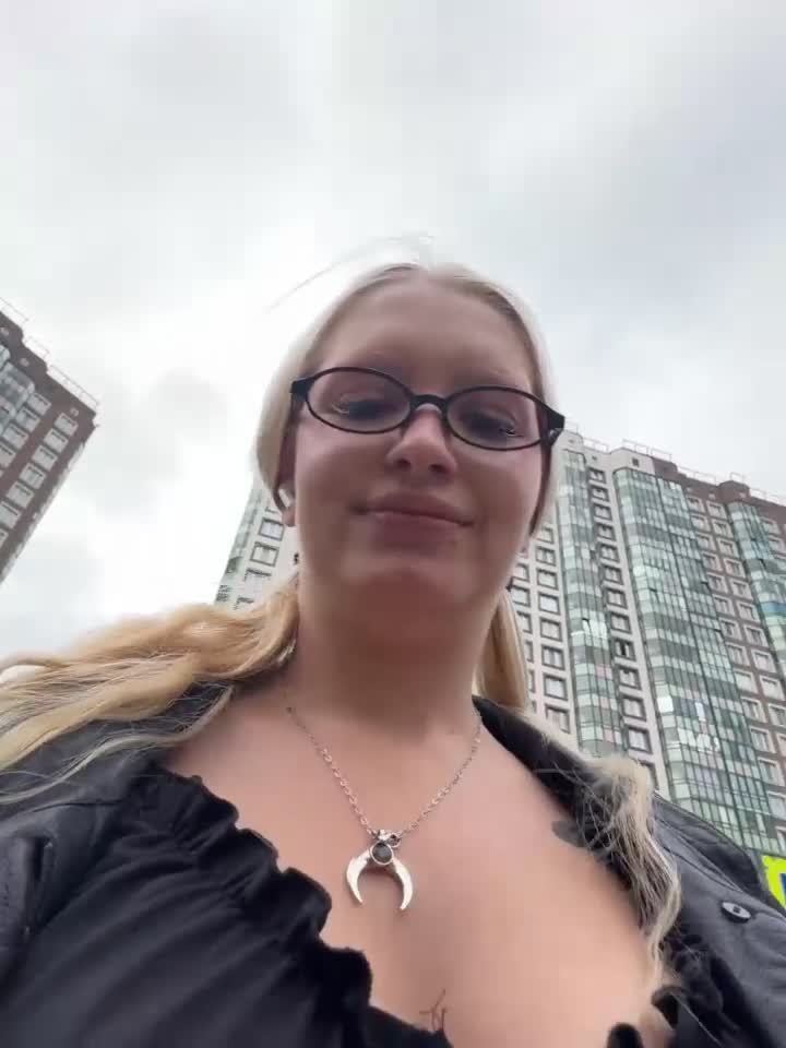 Elfi_InPublic